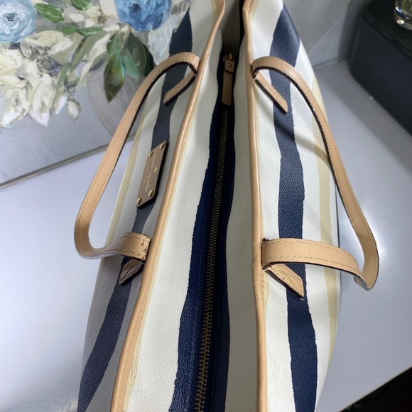 Kate Spade navy/cream tote bag. Please see all photos as they are part of the it - Picture 15 of 17